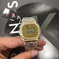 Casio DW-5035E-7ER наручные мужские часы застежка крупным планом