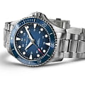 Hamilton H82505140 наручные мужские часы застежка крупным планом
